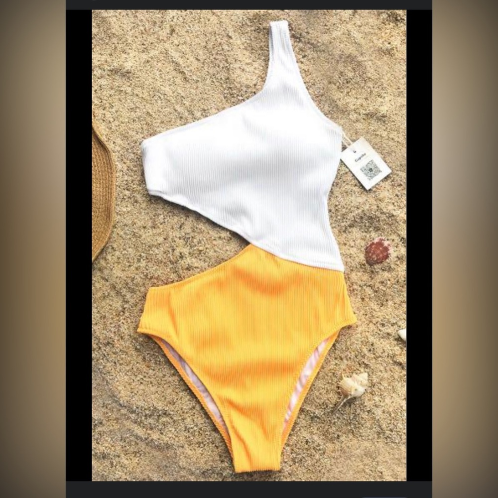 NWT Cupshe Geometric One-Piece